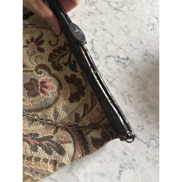 ANTIQUE FLORAL TAPESTRY CARPET BAG PURSE FOLDING METAL FRAME CHAIN HANDLE - Picture 7 of 9